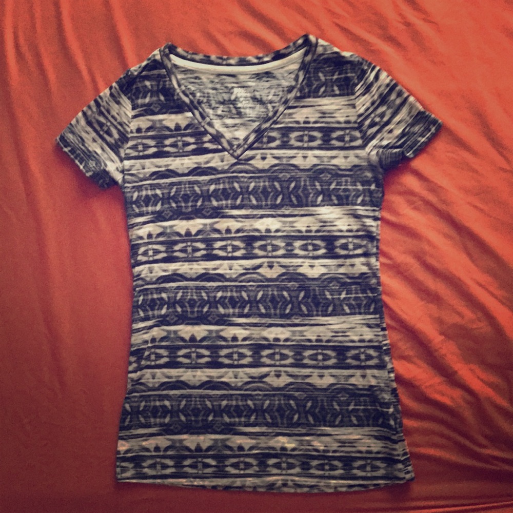 Women’s XS Mossimo basic t in tribal boho print